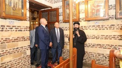 محافظ القاهرة: نبذل جهدا لجعل مجمع كنائس حارة زويلة جاذبًا للسياح