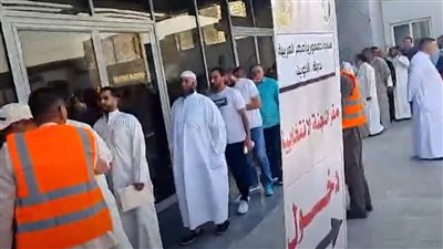 توافد كثيف من المصريين بالكويت للمشاركة بانتخابات مجلس النواب 2025