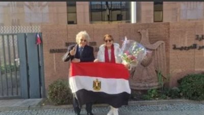 الورود وأعلام مصر تتصدر المشهد انتخابات مجلس النواب للمصريين في ألمانيا