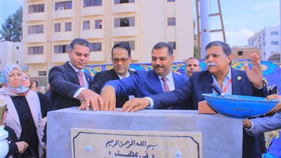 وضع حجر الأساس لمشروع حمام سباحة نصف أوليمبي بنادى 