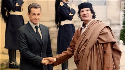 بعد إدانته بالفساد..قصة ساركوزي «من قصر الإليزية إلى السجن» بسبب القذافي