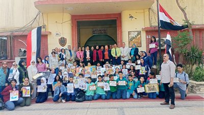 رئيس الإدارة المركزية لشئون المعلمين ووكيل تعليم القاهرة يفتتحان المعرض الفني الفرعوني