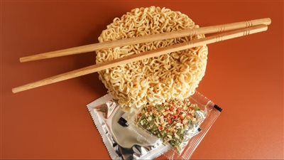 ما حقيقة الآثار السلبية لتناول النودلز؟ وهل يجب أن نمتنع عن تناوله؟