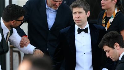 قطب الذكاء الاصطناعي سام ألتمان يستثمر في شركة ناشئة بمجال تعديل الجينات