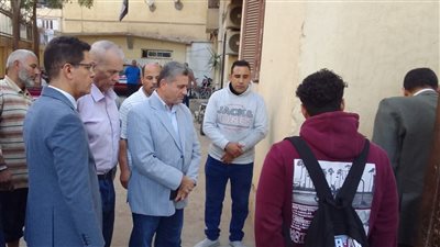 رئيس جامعة بنها خلال لقائه بعدد من الطلاب: حريصون على توفير جميع الخدمات والأنشطة لكم 