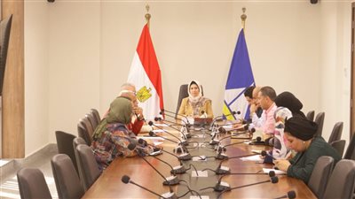 نائب محافظ دمياط تبحث سبل توفير التأمين الصحي والاجتماعي للعمالة غير المنتظمة