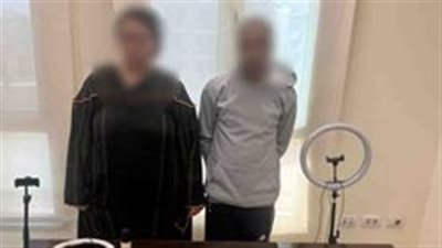 فضيحة.. عاطل يعرض «المدام» على السوشيال ميديا لتقديم محتوى مخل