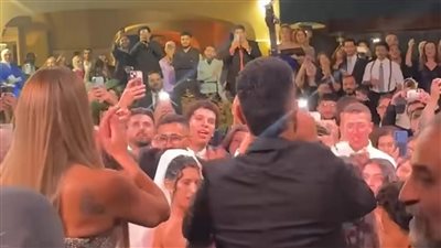 أول ظهور بعد الحادث.. أحمد سعد في حفل زفاف نجل ريم مصطفى (صور)