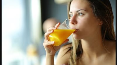 هذا ما يحدث لجسمك إذا تناولت كوبين من عصير البرتقال يوميًا 