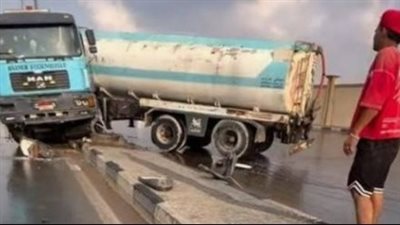 مصرع سائق سيارة نقل ومرافقه في حادث تصادم بالبحيرة 