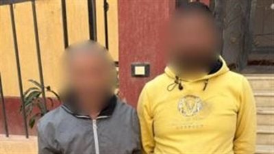 ضبط شخصين لتوزيعهما كروت دعاية انتخابية على المواطنين للتصويت لصالح مرشح بالقاهرة