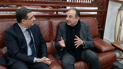 مصر والجزائر تبحثان فرص التعاون بقطاع الصناعات الدوائية