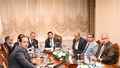 وزير الشباب والرياضة يلتقي محافظ بورسعيد لبحث مستجدات تطوير ستاد المصري البورسعيدي 