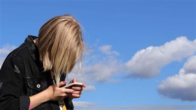 الاتحاد الأوروبي يُطالب بوضع حدود عمرية لاستخدام وسائل التواصل الاجتماعي