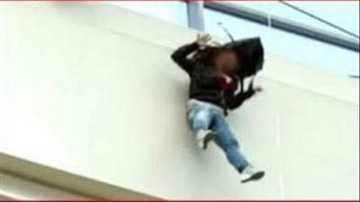 تفاصيل استبعاد مسؤولين بعد سقوط تلميذة من الطابق الثاني بمدرسة في المحلة