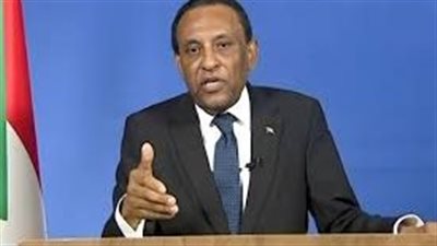 كامل إدريس يتعهد بملاحقة مرتكبي جرائم دارفور