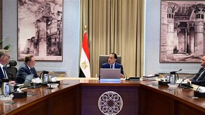 رئيس الوزراء يتابع احتياطيات الوقود وسداد مستحقات شركاء البترول