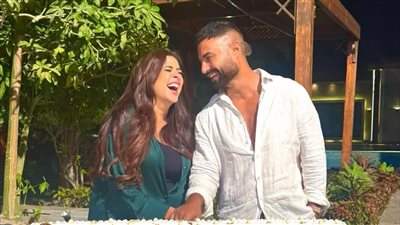 كريم فهمي يشارك جمهوره بكواليس مبهجة مع ياسمين عبد العزيز ببداية تصوير 