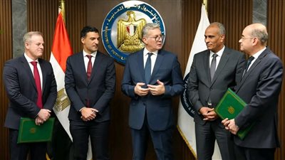 الأول من نوعه بمصر.. البترول: توقيع عقد رخصة إنتاج وقود الطائرات المستدام