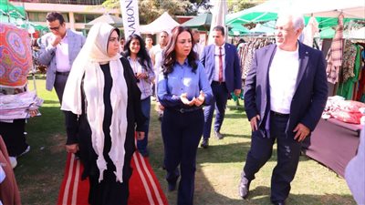 وزيرة التضامن تفتتح معرض 