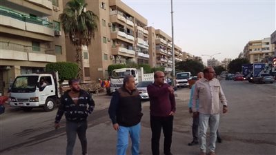 رئيس جهاز 6أكتوبر فى جولة ميدانية مسائية لمتابعة خطة رفع كفاءة منظومة النظافة 