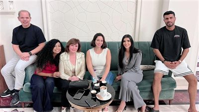 إلهام شاهين تجتمع بالنجوم بمهرجان البحر الأحمر.. وتعلق: 