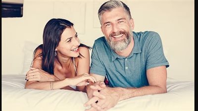 العزاب الذين يرغبون في إنجاب أطفال يفضلون شركاء أكبر سنًا