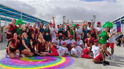 جنسيات العالم تحتفل بعيد ميلاد نيفرلاند الثالث 