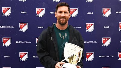 البرغوث ميسي يحطم الأرقام ويصبح أول من يتوج بالجائزة لعامين متتاليين