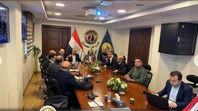 رئيس حزب حماة الوطن يتابع انتخابات مجلس النواب