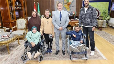 محافظ المنوفية يلتقي حالتين من ذوي الهمم من أسرة واحدة ويتخذ إجراءات عاجلة