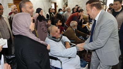 بالصور.. محافظ المنوفية يسلم 45 كرسي متحرك ومساعدات مالية وعينية لذوي الهمم