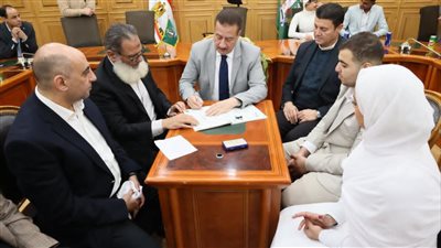 بالصور.. محافظ المنوفية يشهد عقد قران عروسين يتيمين من مؤسسة تربية البنين والبنات