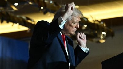 البيت الأبيض يوضح سبب ضمادات يد ترامب وسط تكهنات حول صحته