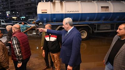 جولة موسعة لمحافظ الغربية بالشوارع الفرعية بطنطا لمتابعة رفع مياه الأمطار والنظافة والإشغالات