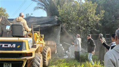 بالصور.. حملات موسعة لإزالة التعديات على الأراضى الزراعية بطريق 