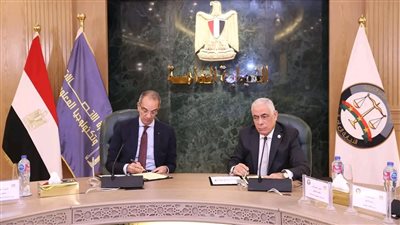 وزير الاتصالات والنائب العام يوقعان بروتوكول تعاون لتنفيذ 10 مشروعات 