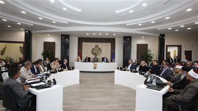 محافظ أسوان يوجه بالإسراع في معدلات تنفيذ الخطة الاستثمارية للعام الحالي