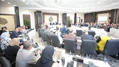 محافظ أسوان يتابع نتائج جهود الطب البيطرى في مكافحة مرض السعار