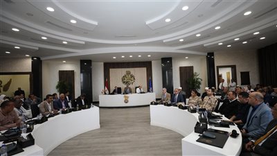 توجيه عاجل من محافظ أسوان لمسئولى التموين بشأن المجمعات وسلاسل الهايبر ماركت