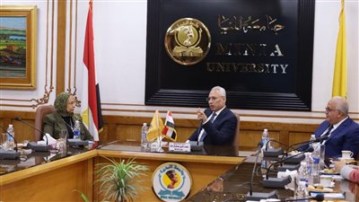رئيس جامعة المنيا يستقبل فريق الهيئة القومية لضمان جودة التعليم والاعتماد 
