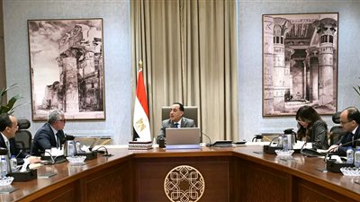 رئيس الوزراء يتابع مستجدات العمل بالمنطقة الاقتصادية لقناة السويس وجهود جذب الاستثمارات