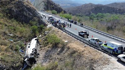 مأساة بكولومبيا.. مصرع وإصابة 37 شخصًا في سقوط حافلة طلاب بوادي عميق