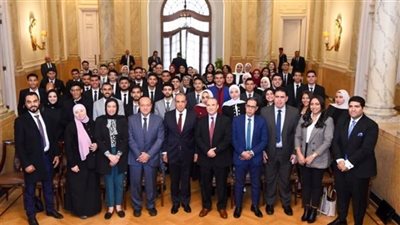 وزير الخارجية يلتقي وفدا من طلاب كلية السياسة والاقتصاد جامعة بني سويف 