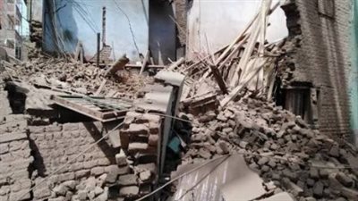 إنهيار جزئي لمنزل مبني بالطوب اللبني بقرية في نجع حمادي 