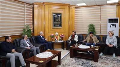 رئيس جامعة المنيا يبحث مع رئيسة الاتحاد الأوروبي بمصر سبل تعزيز التعاون