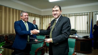 بروتوكول بين هيئة قناة السويس وبنك التنمية الصناعية لإصدار بطاقات دفع إلكترونية لموظفي الهيئة