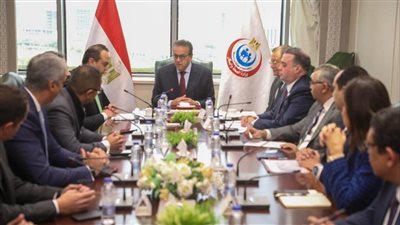 وزير الصحة يناقش الموقف التنفيذي الحالي لمشروع ميكنة التأمين الصحي الشامل