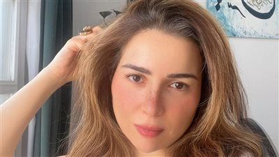 لهذا السبب.. مي عز الدين تكشف عن تأجيل عرض مسلسل 