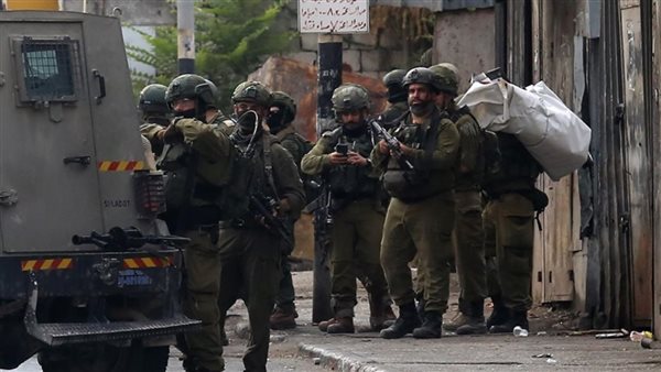 إصابة فلسطيني برصاص الجيش الإسرائيلي وسط الضفة الغربية